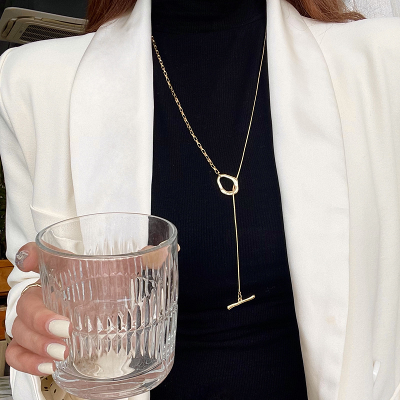 欧米の冷淡なスタイルのネックレスは金属感がシンプルで、デザインのネックチェーンのファッションがクールな新型の鎖骨チェーン6480です。