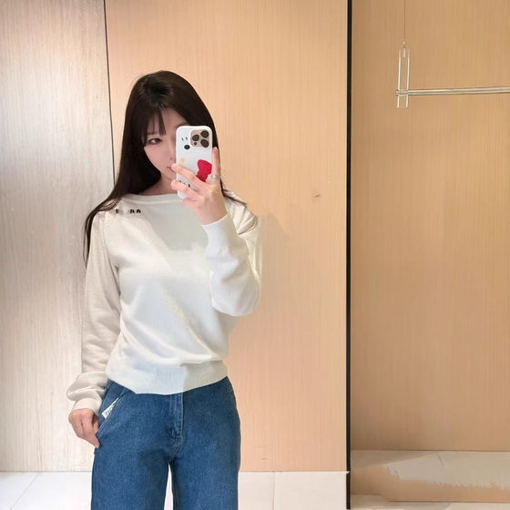 Shenzhen Nanyou High Version 25 Early Spring New Meow Family Fragrant Style Age-reducing One-character Collar Shoulder Long-sleeved Knitted Sweater for Women