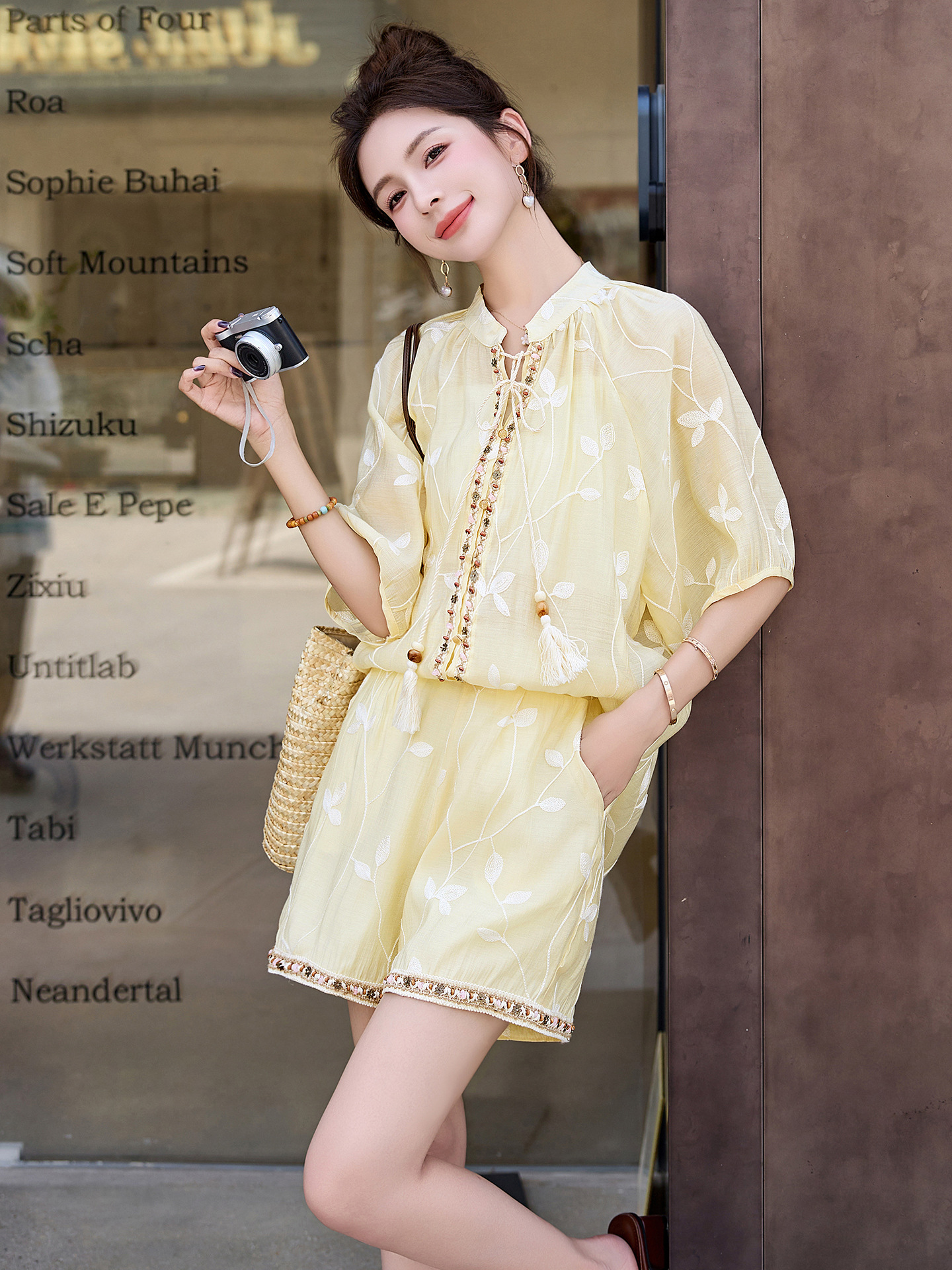 Bộ đồ nữ hè 2025 phong cách Trung Hoa thêu tay áo ngắn tay quần short — Màu xanh lam nhạt, Màu trắng be, Màu vàng nhạt