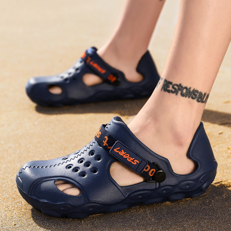 Zapatos de verano para hombres coreanos sandálias de playa gruesas con cabeza hueca zapatillas al aire libre