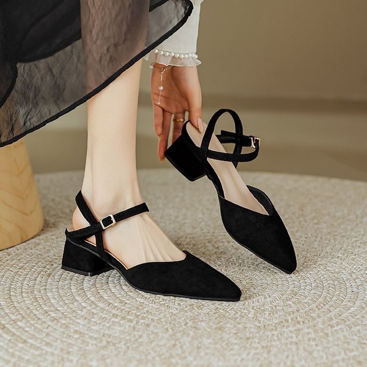 Baotou sandalias para mujeres 2026 nuevo tacones gruesos de estilo de hadas de tipo hebilla trasera vacío tacones altos
