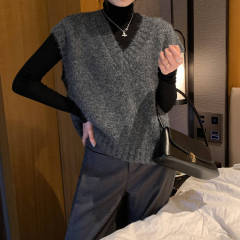 极简高知穿搭灰色V领针织马甲毛衣女秋季2025新款高级感气质上衣