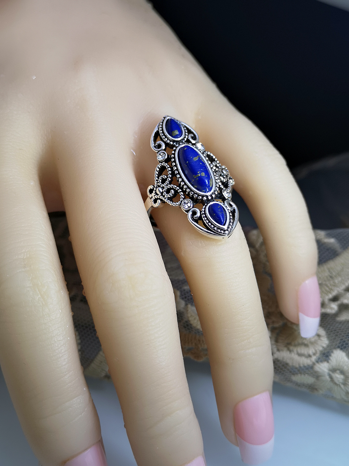 Retro Turquoise Creative Hollow Carved Lapis Lazuli Ring display picture 2