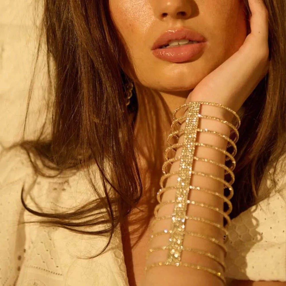 Europa y los Estados Unidos venden pulsera de lujo ligera exagerada nicho de diseño brazalete abierto pulsera ajustable