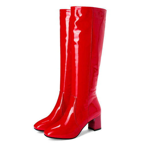 Stylish tall boot with thick sole, suitable for stage performance and nightclubs, featuring a slimming design and over-the-knee length.