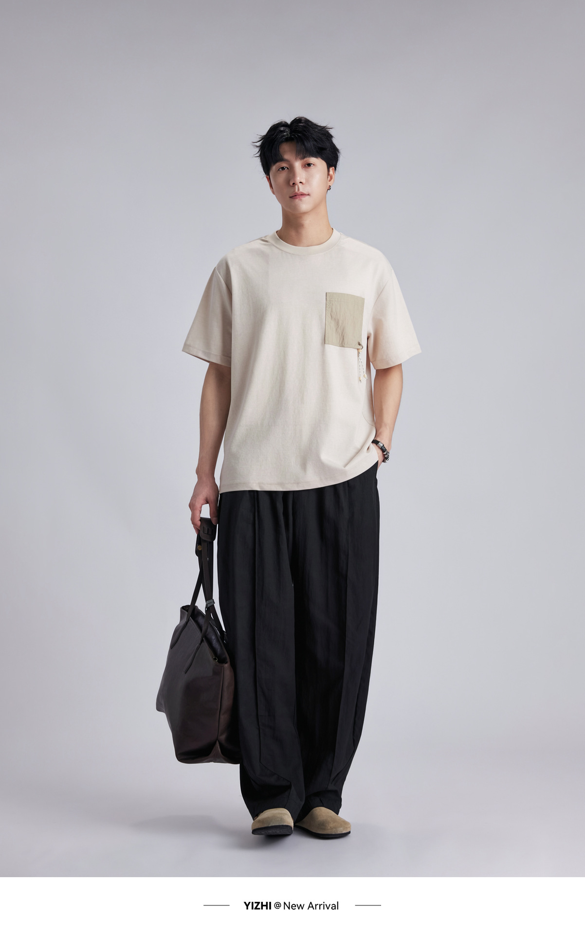 Áo thun nam cổ tròn tay ngắn chất liệu cotton thoáng mát, form rộng thả vai, túi đắp phối màu đính cườm — đen chi tiết 15
