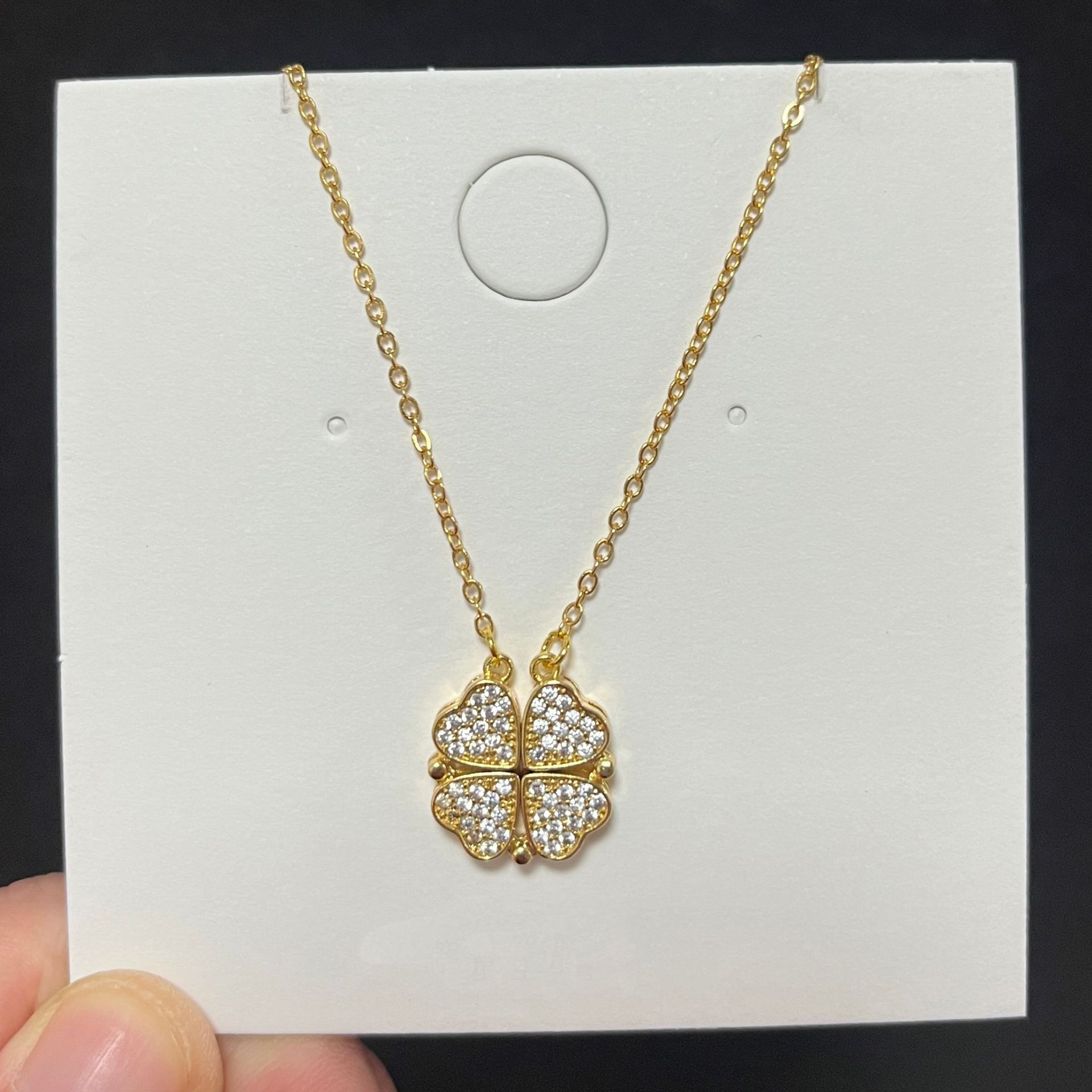 金色四叶草