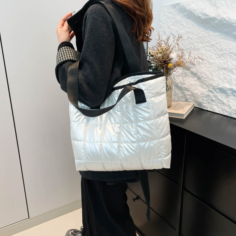 Bolsas de invierno de gran capacidad de aire extranjero 2024 nuevo bolsas de ocio rojas de alta calidad bolsas de algodón bolsas de mano bolsas de mano