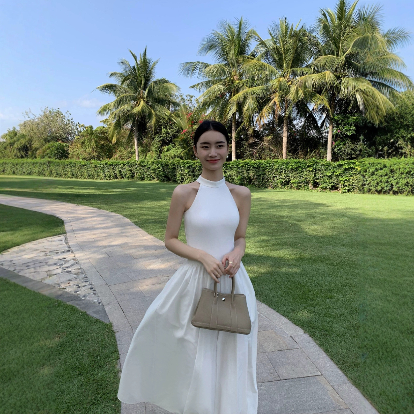 French Black Halterneck Evening Dress for Women Summer Hepburn Style Splicing Elegant Waist Off-Shoulder Dress Long Skirt