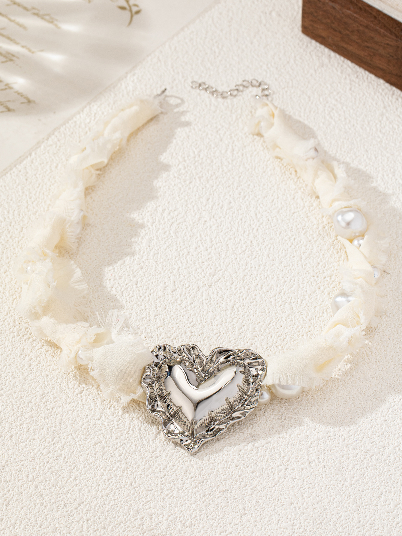 Classic Style Streetwear Heart Shape Alloy Bandana Cloth Silk Scarf Cord Cord String Choker Wholesale display picture 5