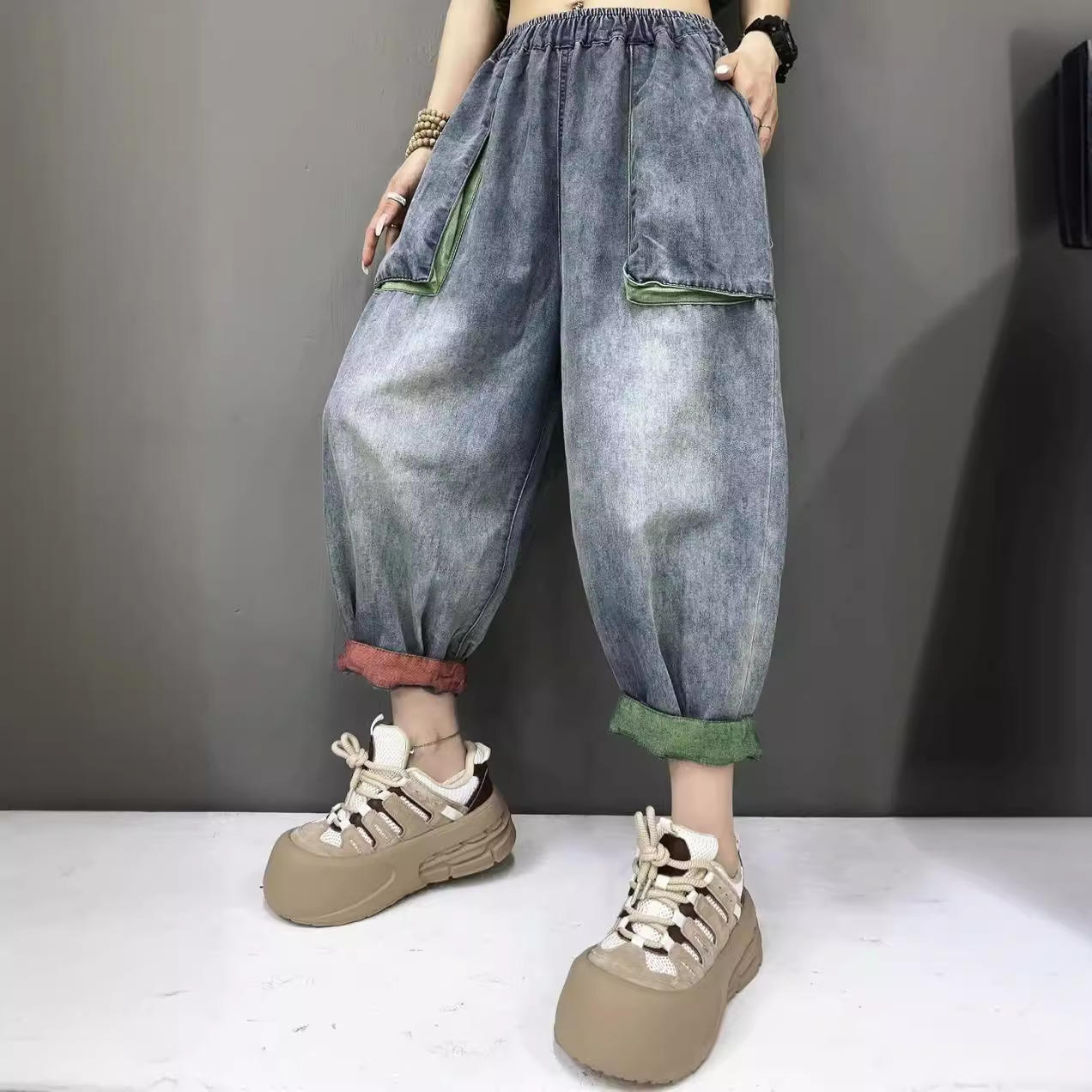 个性撞色大口袋九分牛仔裤女2024夏季薄款大码宽松翻边哈伦老爹裤