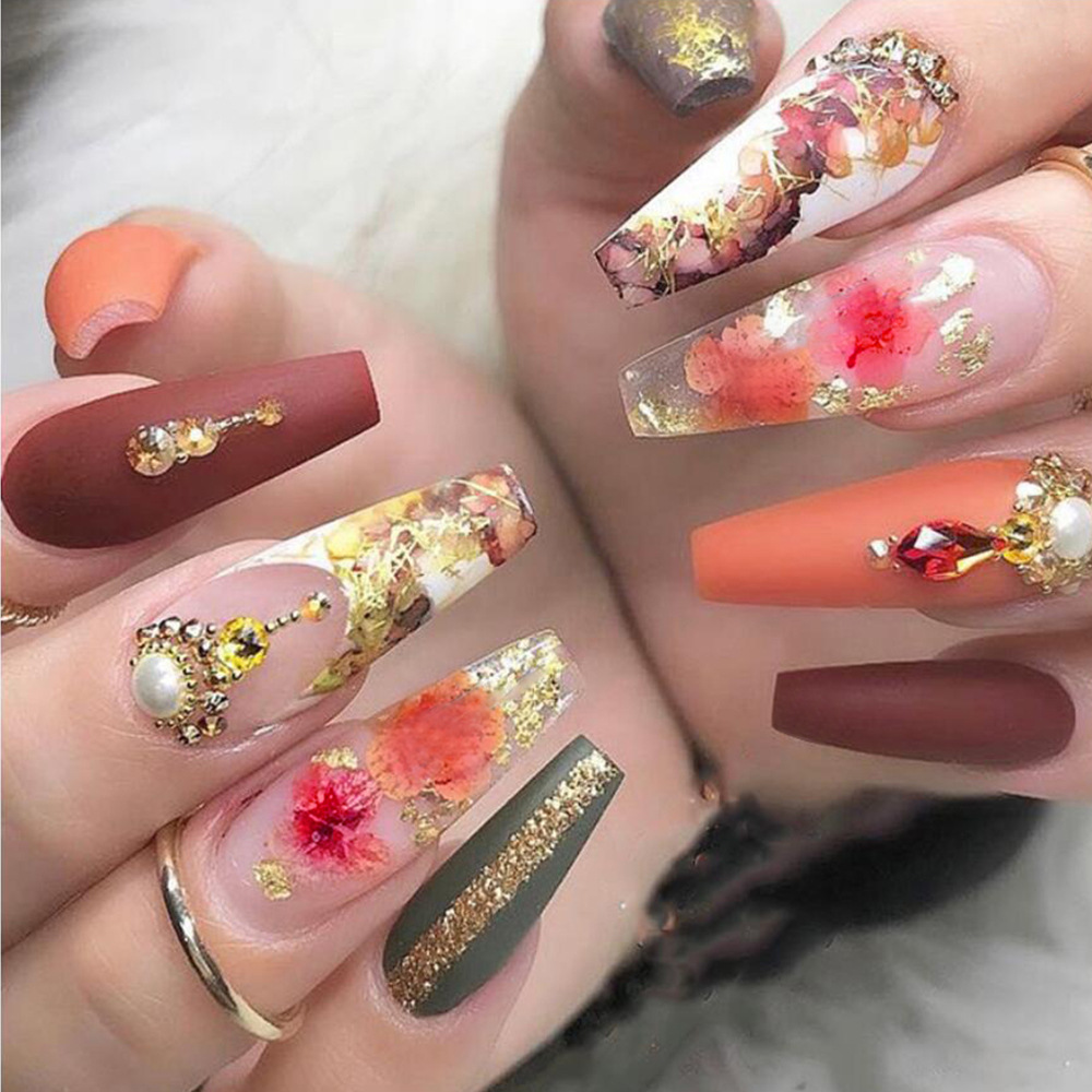 Ventas transfronterizas pintadas de perforación de uñas de lujo retrógrado desgaste de uñas de alta calidad 24 piezas parches de uñas terminados