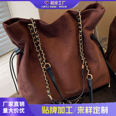 外贸今年流行包包2025新款秋冬链条小众单肩包时尚百搭斜挎水桶包