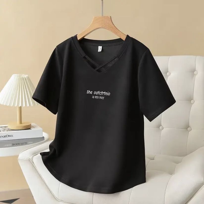 Verano nuevo estilo de gran tamaño, estilo occidental, delgado, suelto y versátil, cuello en V cruzado, estampado de letras, camiseta de manga corta, top de carne para mujer