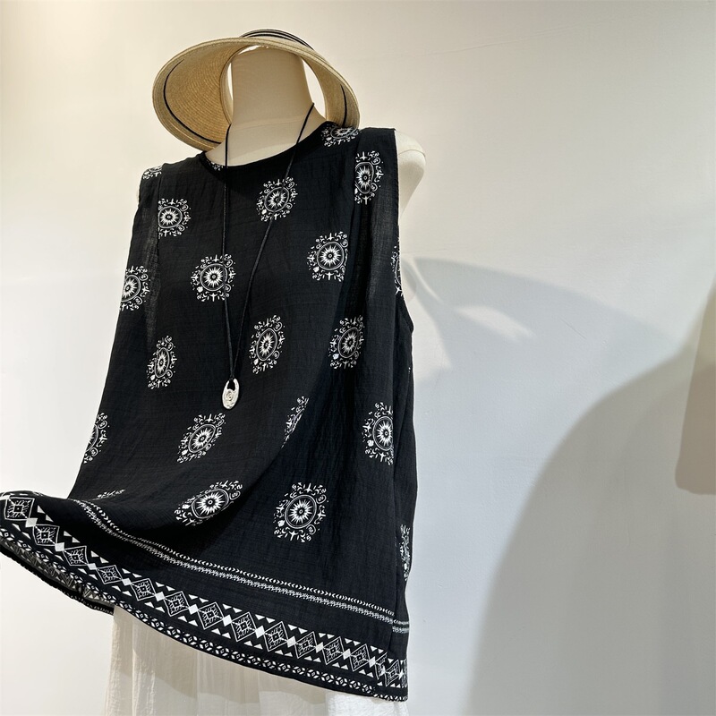 Retro printed pleated design sleeveless blouse for women, 26 summer new style, unique loose shirt with back tie Retro printed pleated design sleeveless blouse for women, 26 summer new style, unique loose shirt with back tie