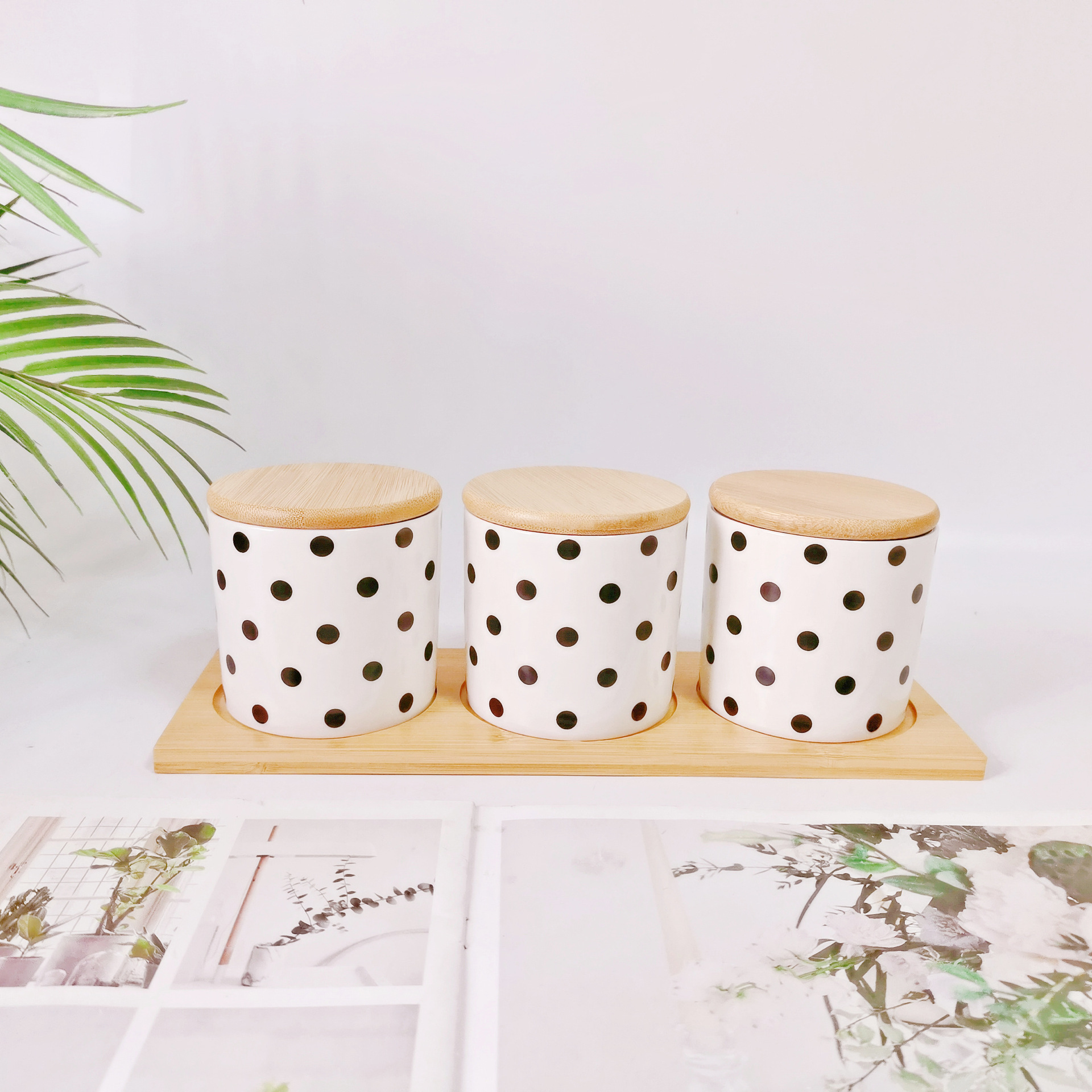 Simple Oriente Medio Exportación de cerámica sellada Jar cocina condimento Jar con bandeja de madera de 2 piezas de almacenamiento condimento Jar