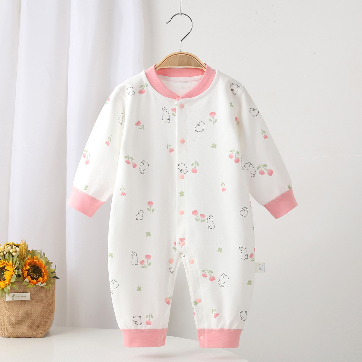 Autumn New Newborn Cartoon Jumpsuits for Infants and Young Children, Four-Season Jumpsuits for Men and Women, Baby Outing Clothes and Crawling Clothes