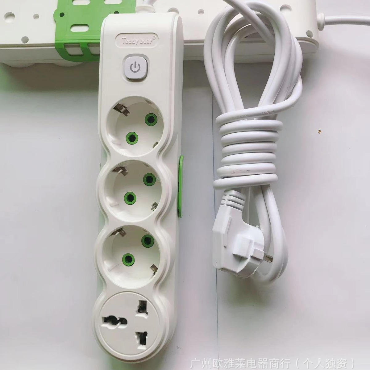 Fábrica directa de comercio exterior 4 enchufes europeos con enchufe de alimentación USB en el Medio Oriente Asia Central Tailandia placa de enchufe