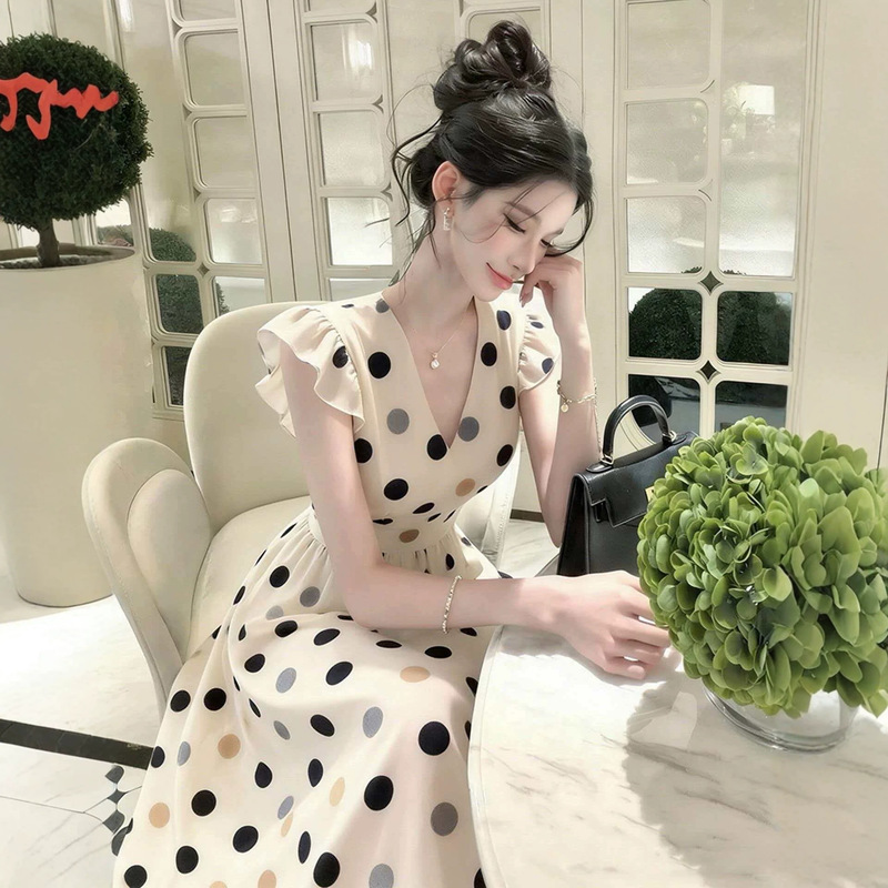 High-End White Polka Dot Dress, New Summer Style for Seaside Vacation, Unique and Beautiful French-Style Waist-Cinching Long Dress High-End White Polka Dot Dress, New Summer Style for Seaside Vacation, Unique and Beautiful French-Style Waist-Cinching Long Dress