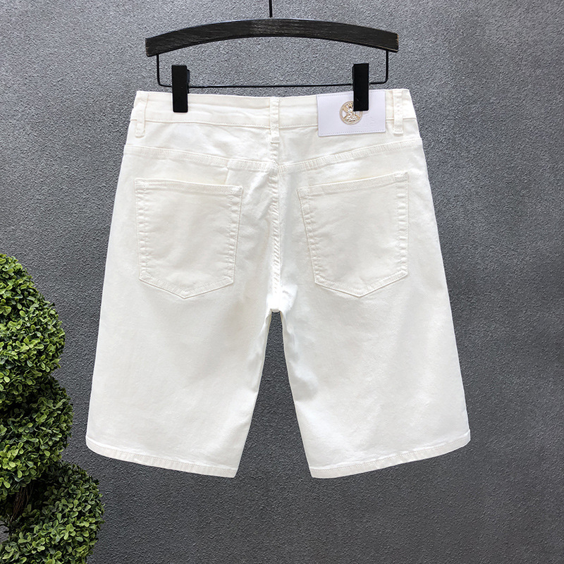 Jeans jóvenes guapo, pantalones cortos para hombres de verano delgados, 2025 nuevos jeans de verano para hombres blancos de cinco puntos