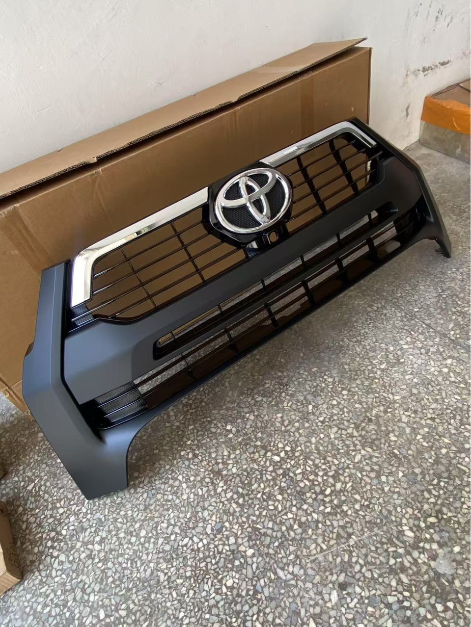 Suitable for Toyota 2021 Hilux Hilux Grille Rocco Front Grille with Camera