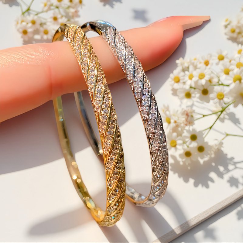 Cross-Border New Product Full Diamond Rhombus Pattern Bracelet for Women, 18K Plated, Light Luxury, High-End Twist Bracelet, Zircon Jewelry Wholesale