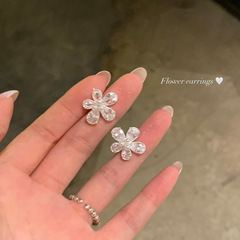 超闪冰透立体花朵珍珠耳钉女轻奢小众高级感气质耳环独特绝美耳饰