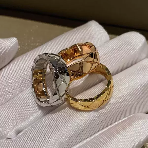 Xiaoxiang cold wind rhombus ring design metal retro couple pair ring net red men and women do not fade titanium steel ring