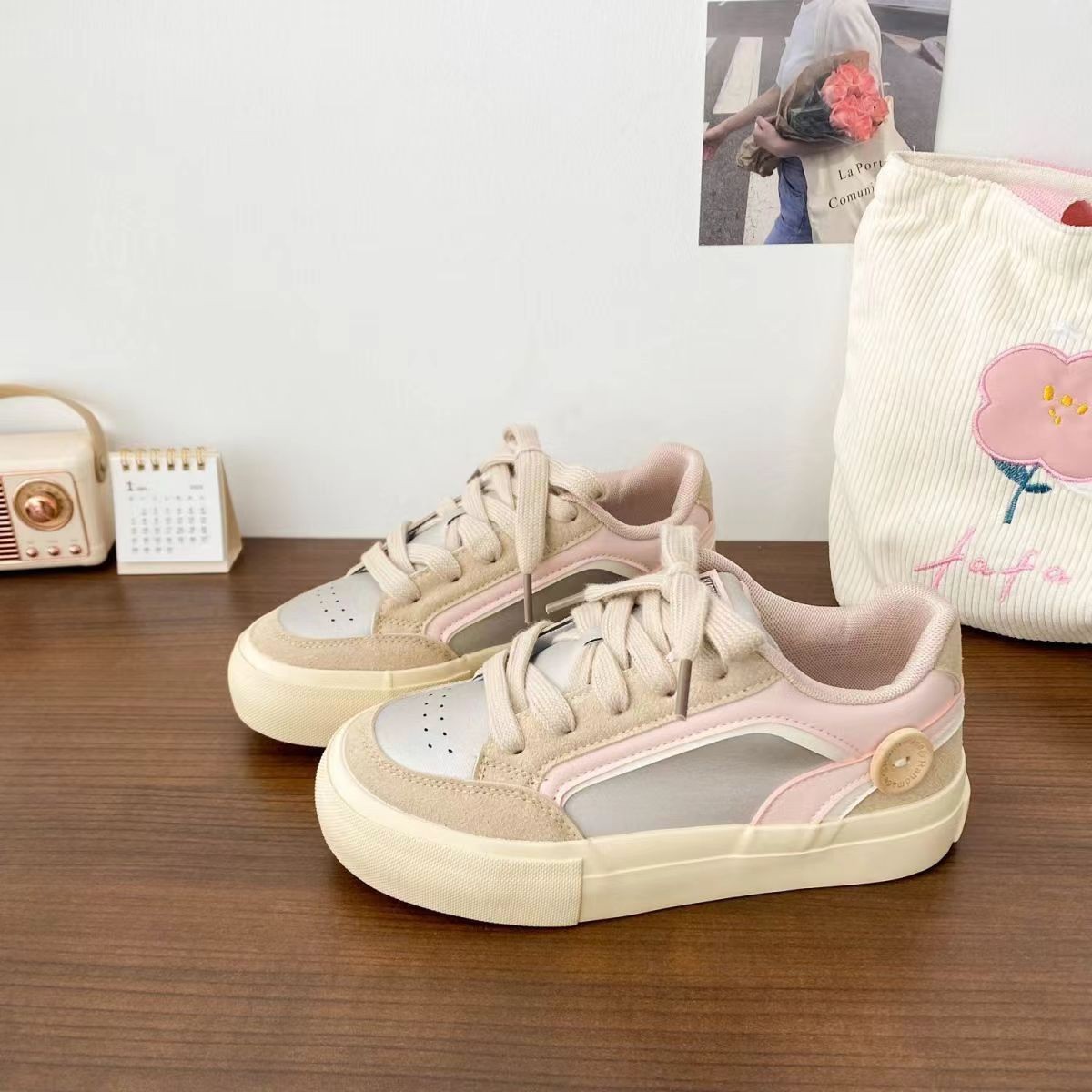 Escuela de estilo estilo de primavera y otoño 2025 nuevos zapatos coreanos de color blanco zapatos deportivos casuales de mujer zapatos de mujer