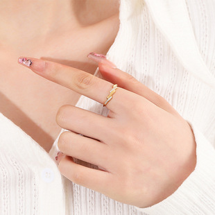 �羳�r���¿�̨�A���荽��W���18K��ʳָָ�hС������Ů