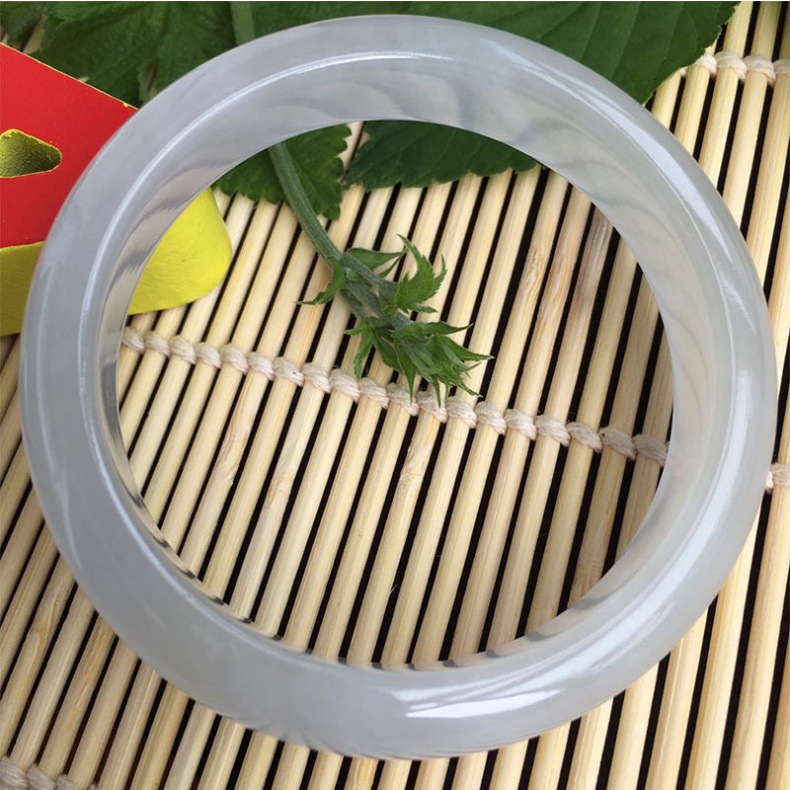 Vòng tay ngọc bích Miến Điện nữ, màu trơn trong suốt, ẩm mịn, khí chất cao cấp chi tiết 3