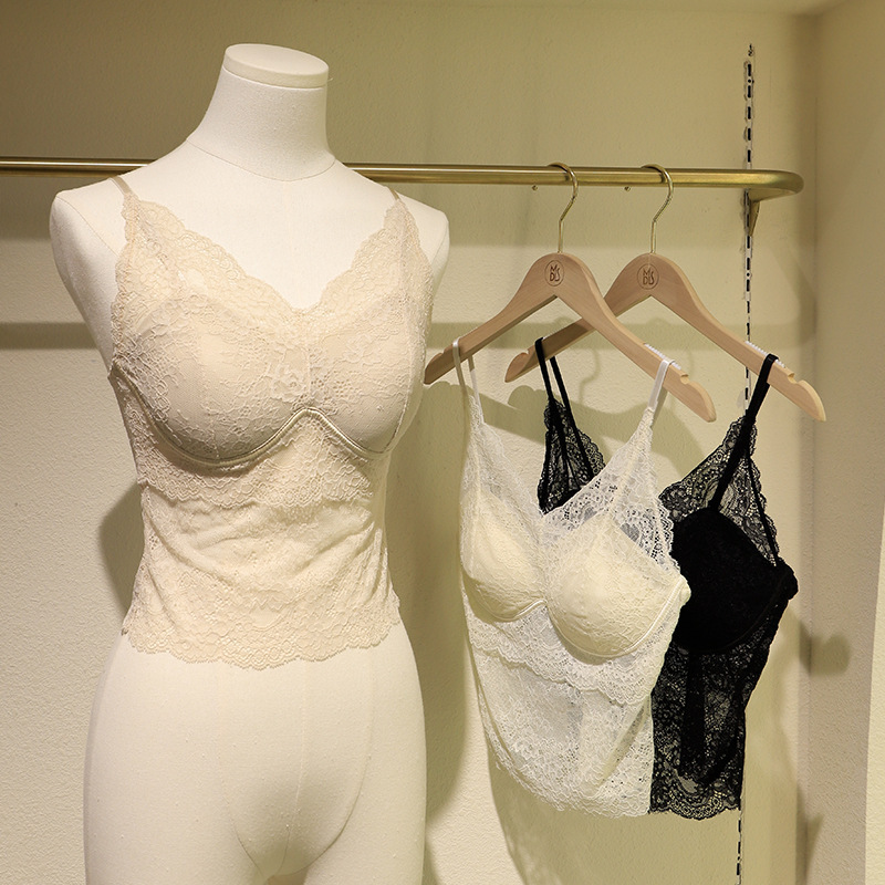 Spring and Summer Pure Desire Style French Romantic Lace Camisole for Women with Fixed Chest Pads and Beautiful Back Design, Integrated Bra