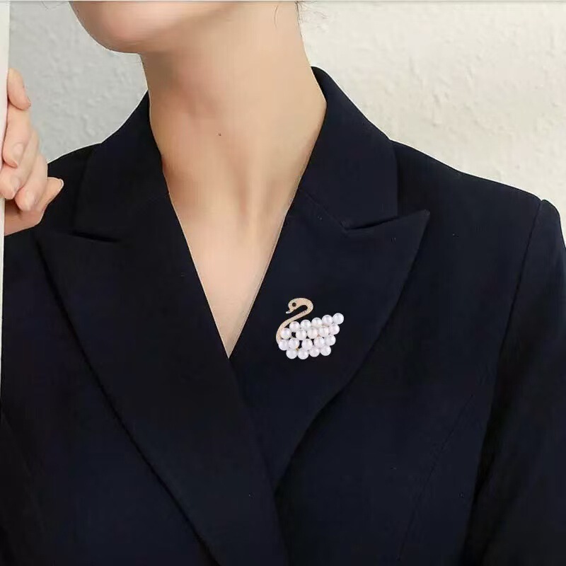 新款时尚大气珍珠胸针女合金天鹅动物胸花镶钻别针胸针饰品批发西|undefined