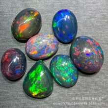 厂家批发天然黑欧泊澳宝椭圆形水滴裸石戒面吊坠祖母绿斑彩色晶体