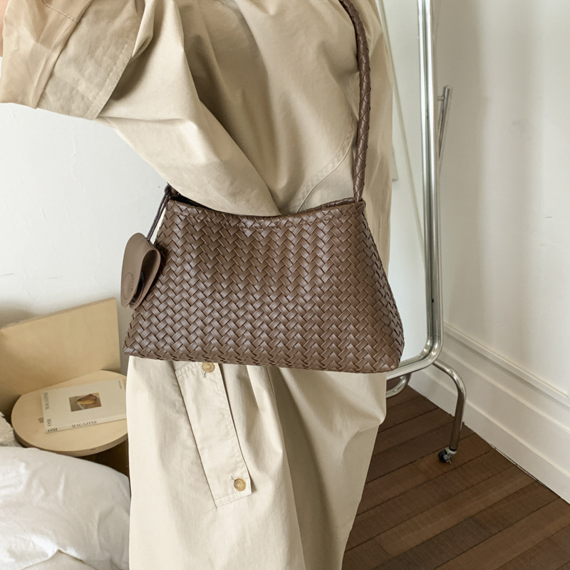 Bolsas de tejido casuales transfronterizas texturas bolsas de brazo mujeres otoño y invierno 2025 nuevo bolso de estilo extranjero bolso de hombro de moda