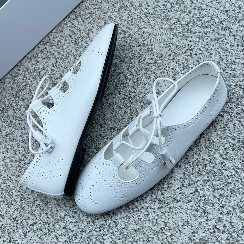 Direct from the factory! Spanish court-style sheepskin women's shoes with carved hollow-out lace-up flat white loafers