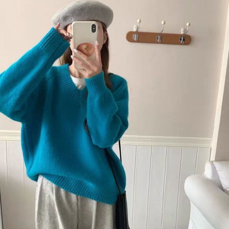 High-End Elegant Oversized Loose Soft Sweater for Women, 2026 New Autumn and Winter Lazy V-Neck Knit Top That Enhances Complexion