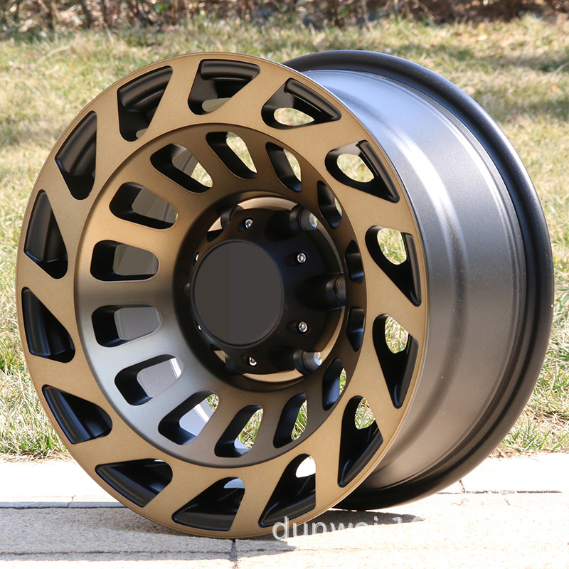 Applicable to cheetah Pajero V33 Delica Dongfeng pickup Fengjun war horse sea lion 15-inch off-road wheel hub wholesale