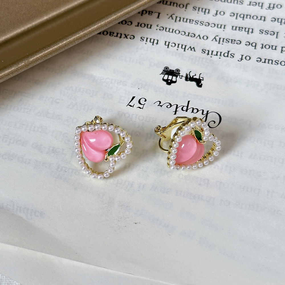 Versión coreana del clip para la oreja sin orejas de la celebridad de Internet clip para la oreja triangular con incrustaciones de diamantes de alta calidad Pendientes de Yiwu de temperamento simple femenino al por mayor