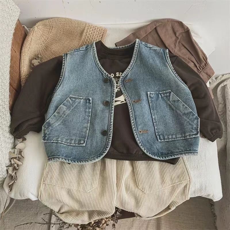 Children's denim vest, new style for spring and autumn, fashionable outerwear for toddlers and babies.