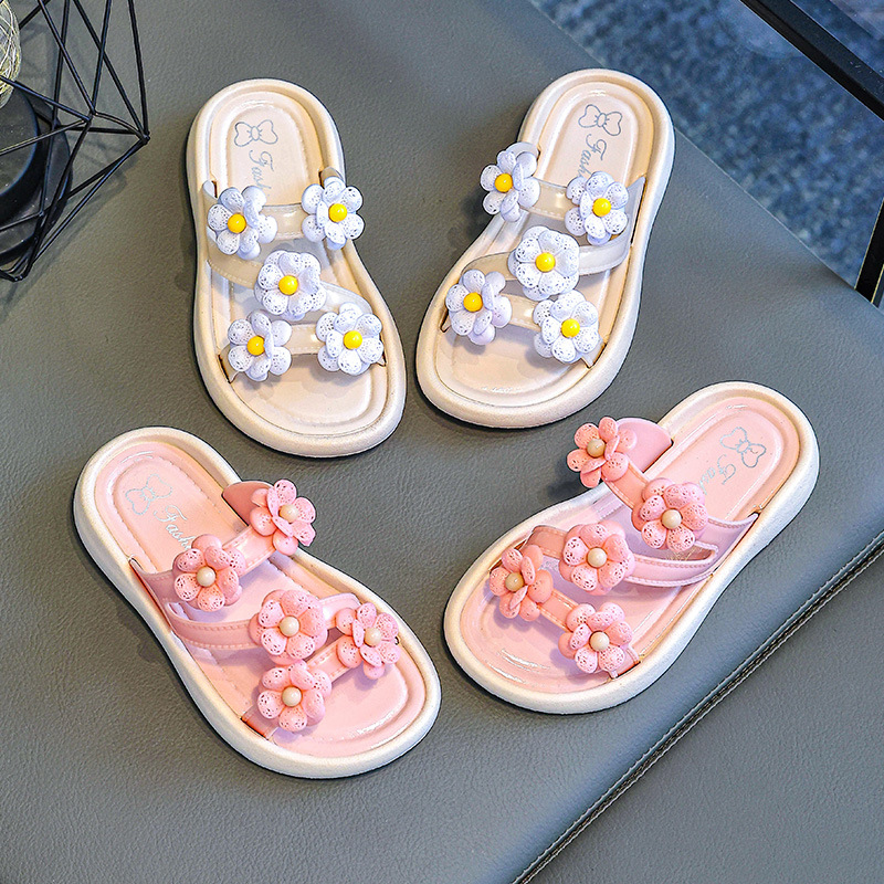2025 verano niñas bañar suela suave antideslizante dibujos animados pequeñas flores zapatillas para niños zapatillas pisar mierda