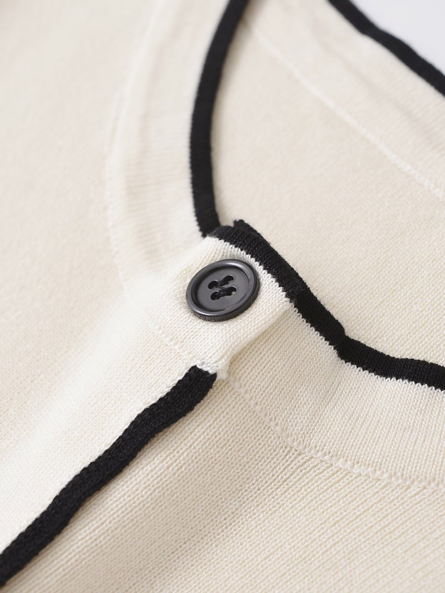 Damenbekleidung 2024 Herbst und Winter neue Street Fashion Kontrastfarbe Rundhalsweste_voghion.com