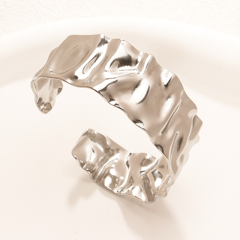 Fábrica en stock al por mayor de Europa y América transfronteriza de acero inoxidable en forma de C pulsera abierta ajustable chapado en oro 18K personalidad no se desvanece