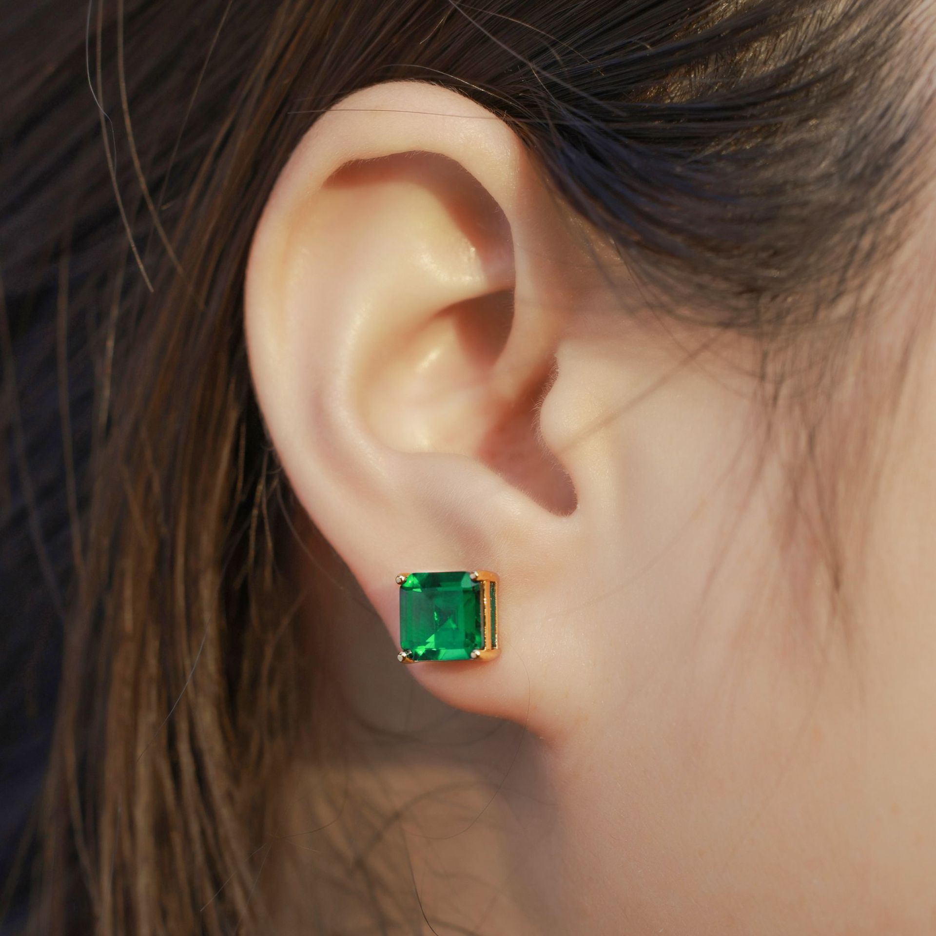 Nueva industria pesada transfronteriza cultivo geométrico esmeralda Pendientes hembra S925 con incrustaciones de plata para cultivar tesoros de color aretes de lujo ligero