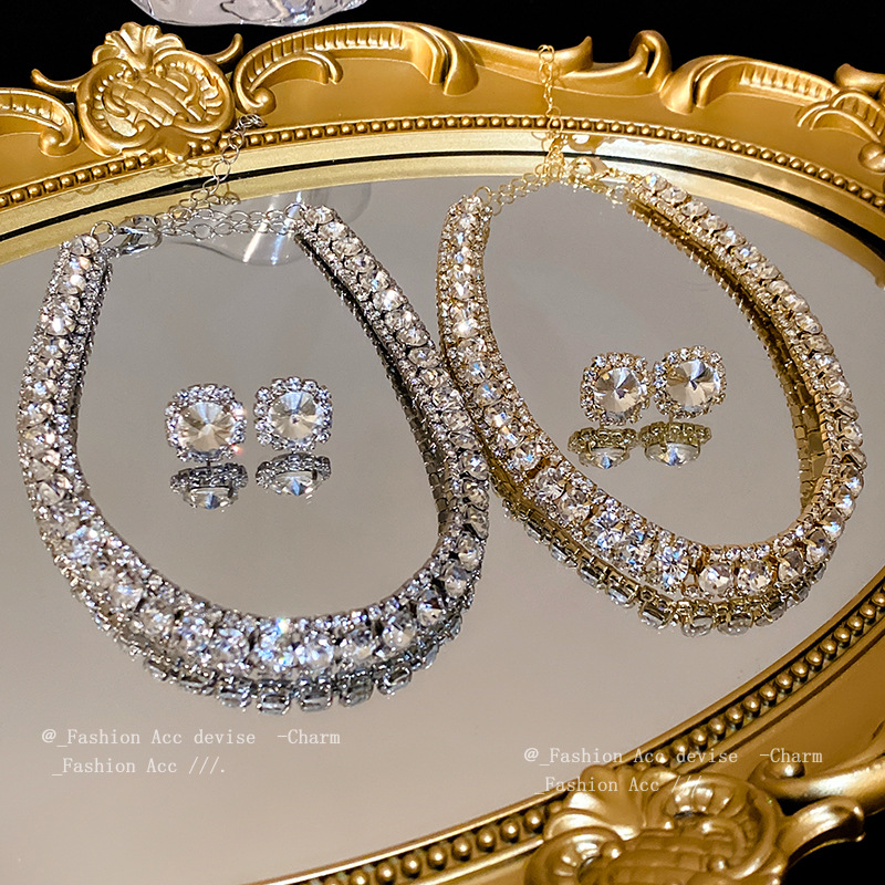 Diamante incrustado cuadrado pendientes collar conjunto europeo y americano moda luz lujo clavícula cadena personalidad alto sentido nuevo collar al por mayor