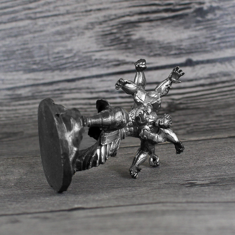 Asura violento de seis brazos de latón modelo de cobre blanco decoración hecha a mano juego de escritorio de los hombres juego de mesa de juguete soldado de cobre blanco