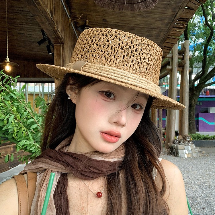 Woven summer retro beach sun hat solar-powered