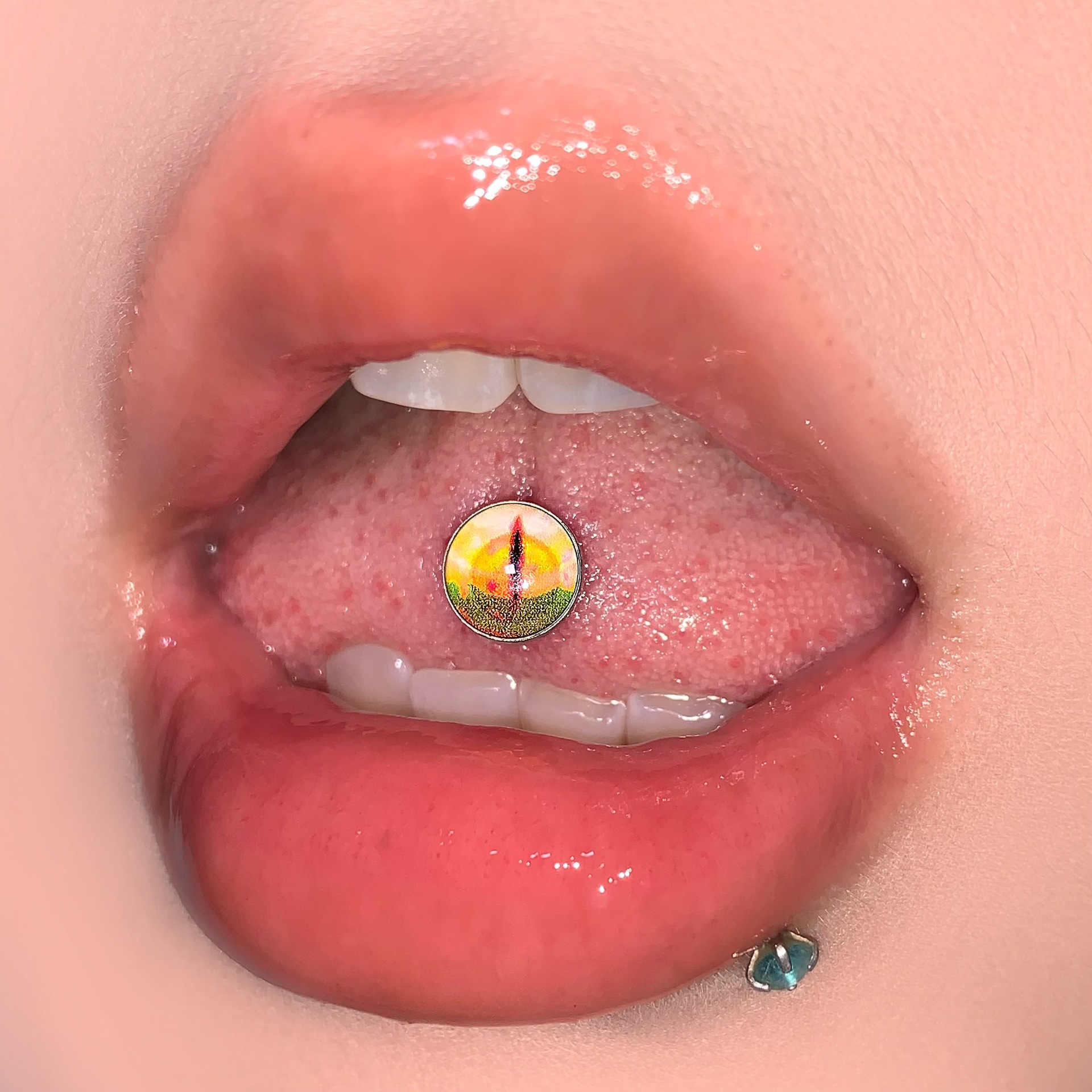Silver pointed spike labret stud material detail