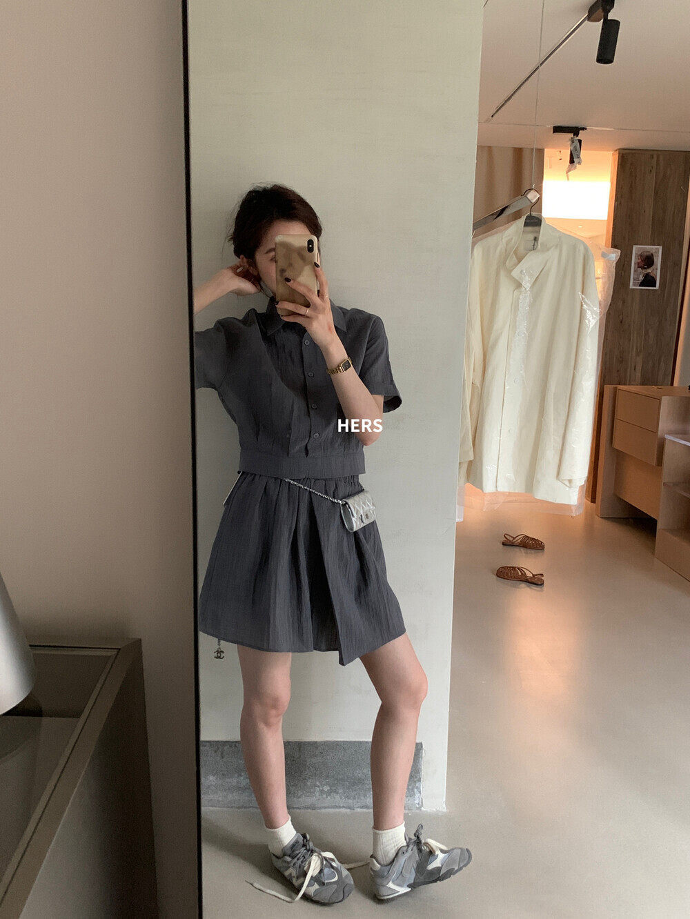 Bộ hai mảnh áo sơ mi ngắn phối quần short cạp chun nữ — xám đậm, màu hồng chi tiết 16