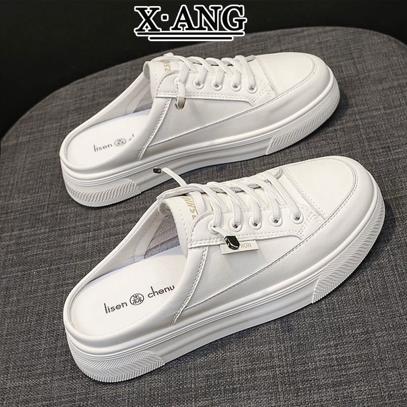 Кожаная голова с половинной тапочкой для женщин, носящий весной и летом 2025 года новая плоская подошва одна педаль ленивый человек без каблуков маленькая белая одиночная обувь